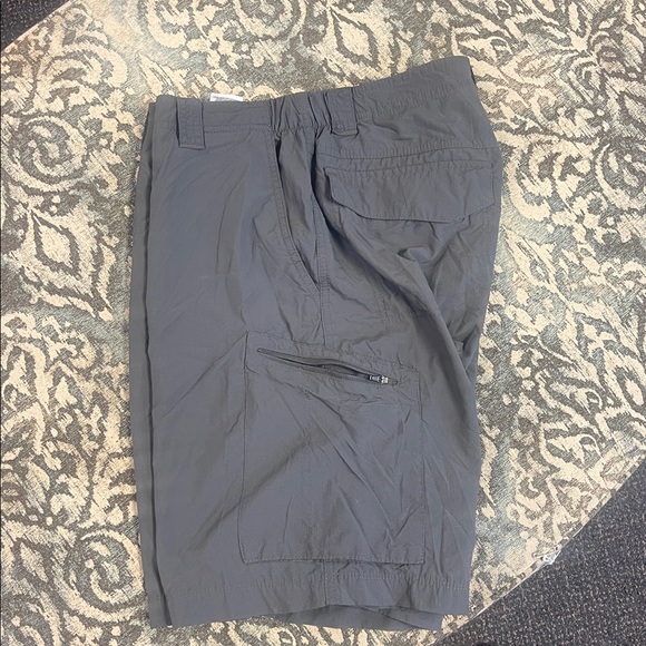 Men’s Columbia Shorts - Picture 3 of 5